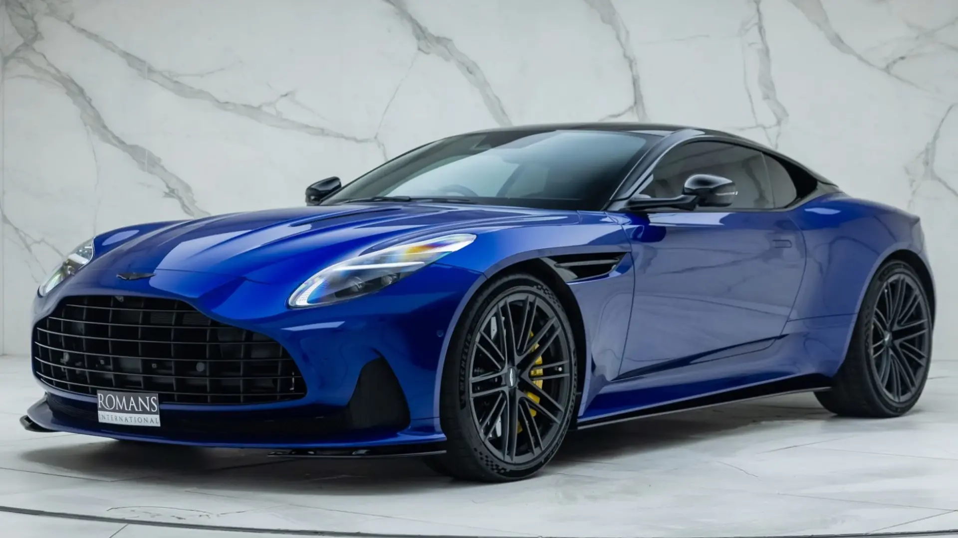 Aston Martin DB12 V8