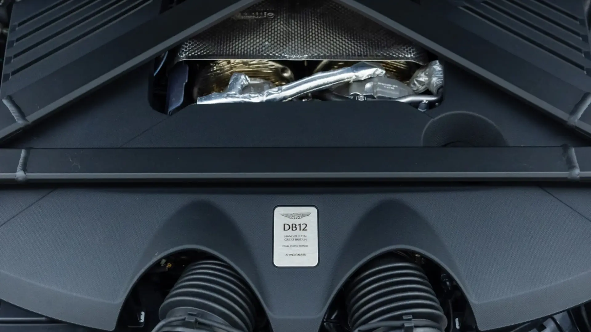 Aston Martin DB12 V8