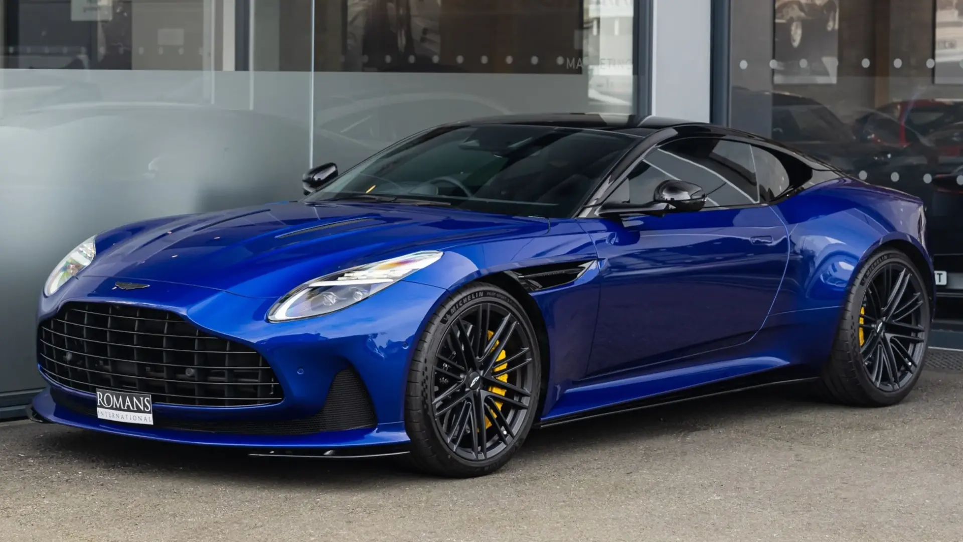 Aston Martin DB12 V8