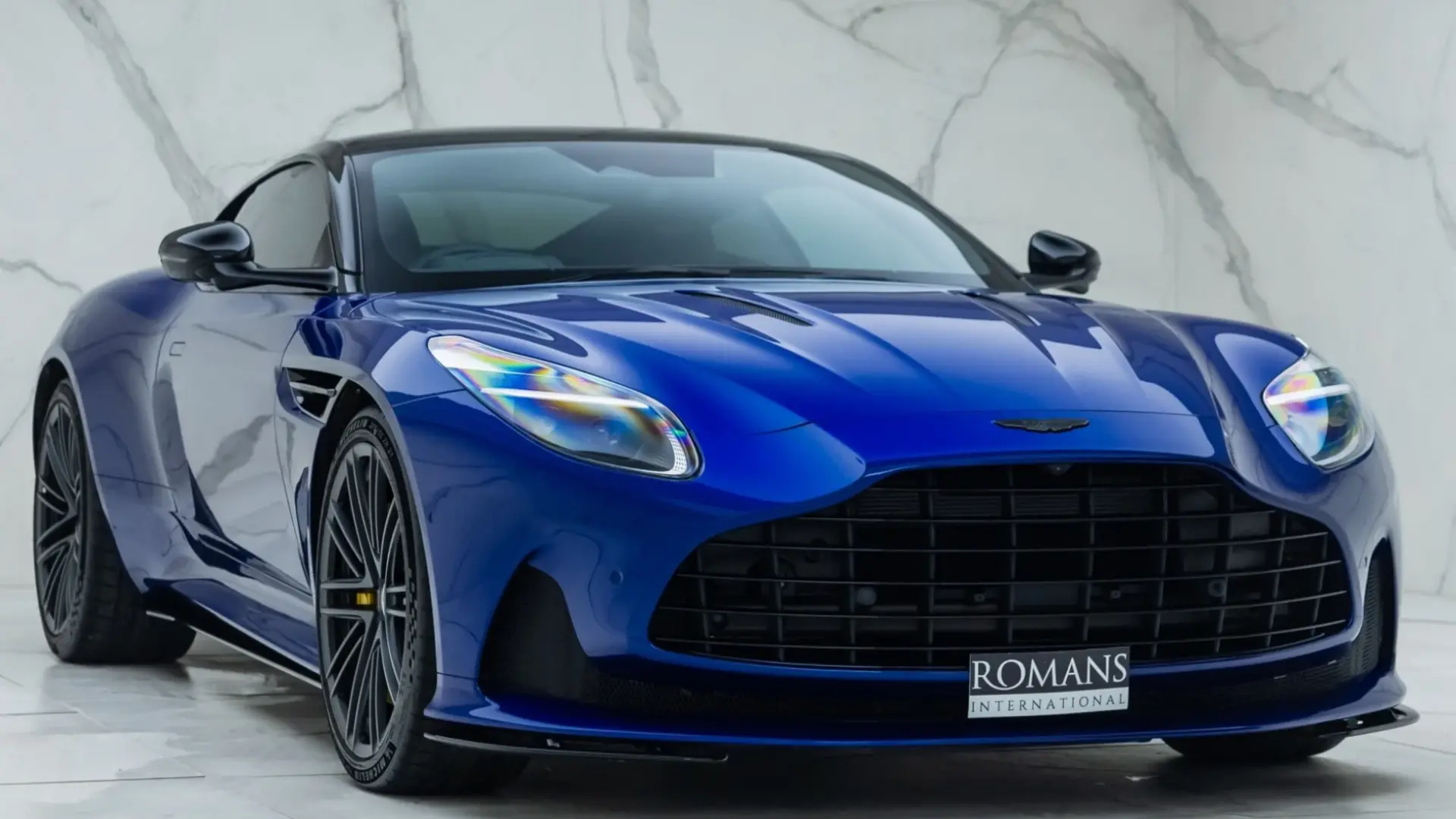 Aston Martin DB12 V8