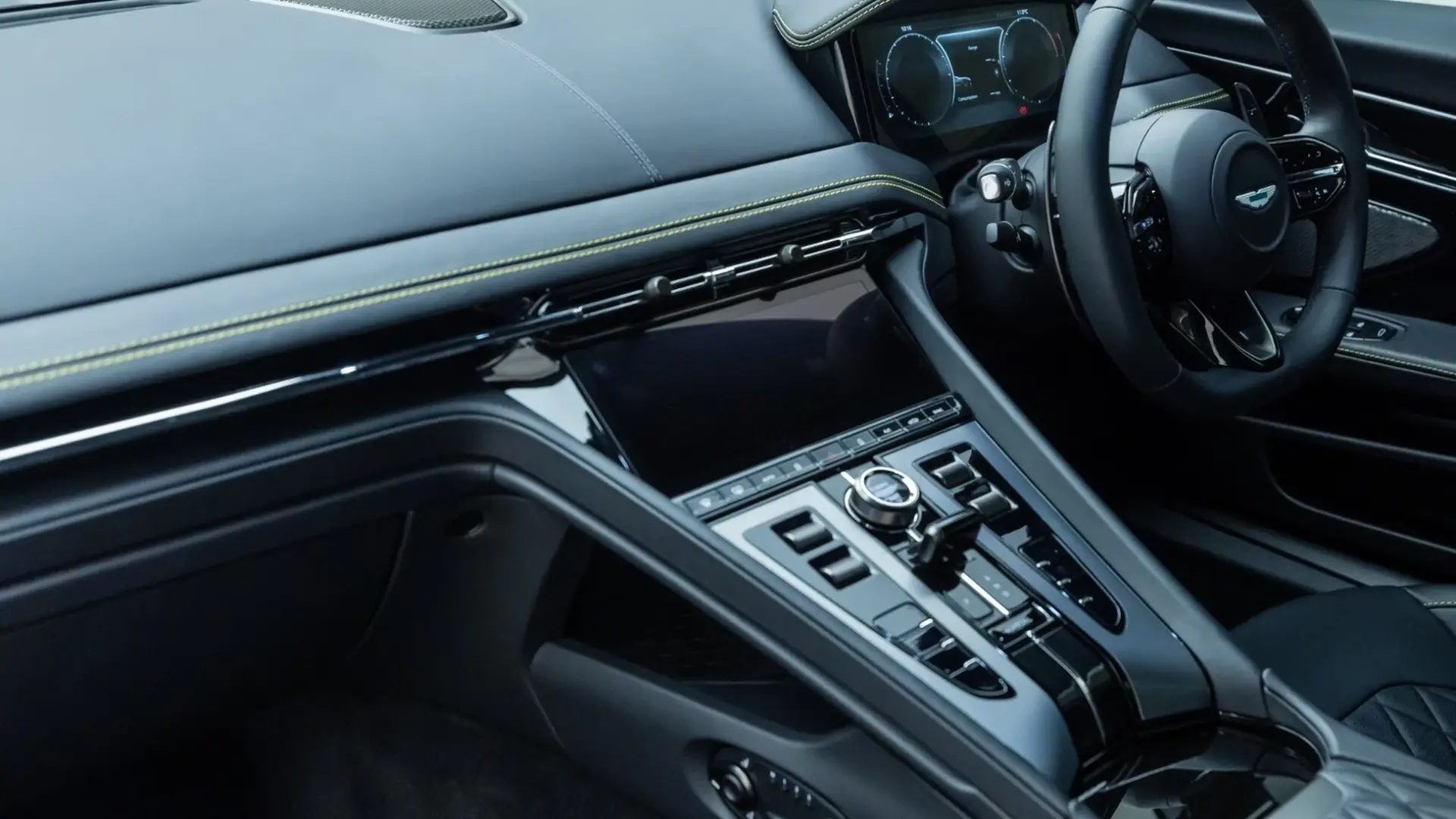 Aston Martin DB12 V8